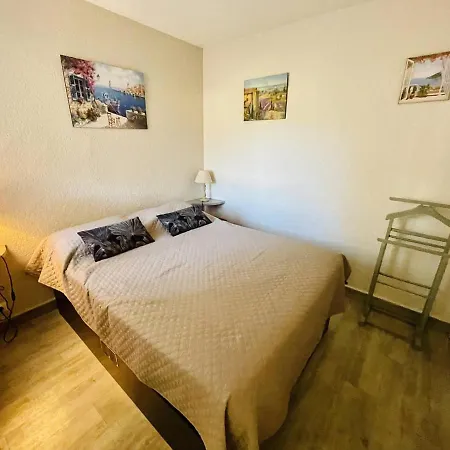 Apartment Refait A Neuf, Calme Avec Terrasse Et Parking, Proche Et Port - Fr-1-723-4 Agde