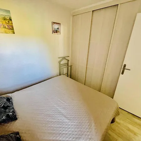 Apartment Refait A Neuf, Calme Avec Terrasse Et Parking, Proche Et Port - Fr-1-723-4 *