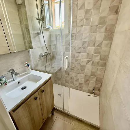 Refait A Neuf, Calme Avec Terrasse Et Parking, Proche Et Port - Fr-1-723-4 *