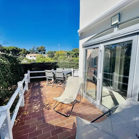 Refait A Neuf, Calme Avec Terrasse Et Parking, Proche Et Port - Fr-1-723-4 Daire